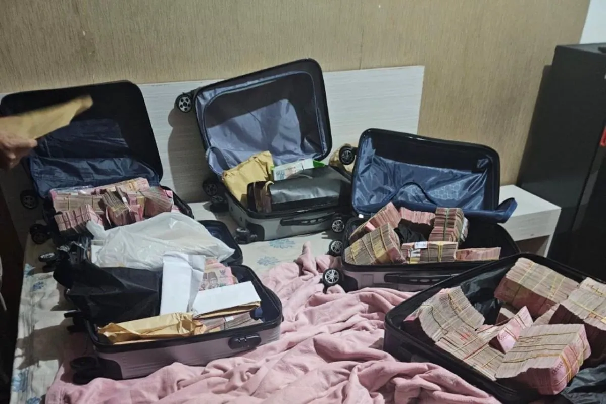 KPK sita uang Rp5 miliar lima koper Ciputat